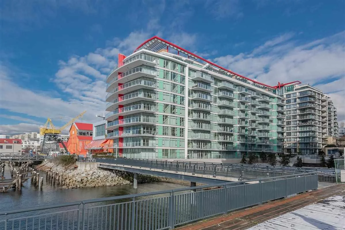 Photo of Cascade At The Pier - West